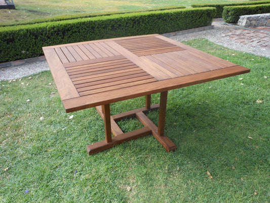 Mesa cuadrada de madera tzalam para jardín