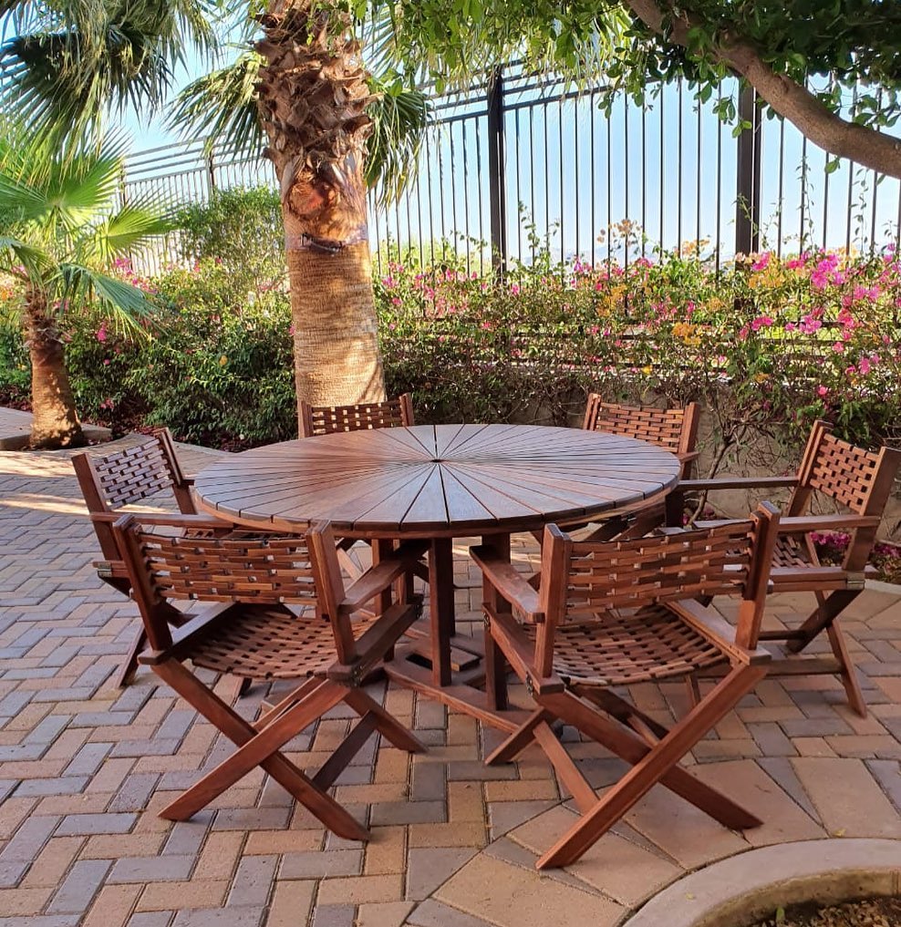 Mesa y sillas de madera tzalam