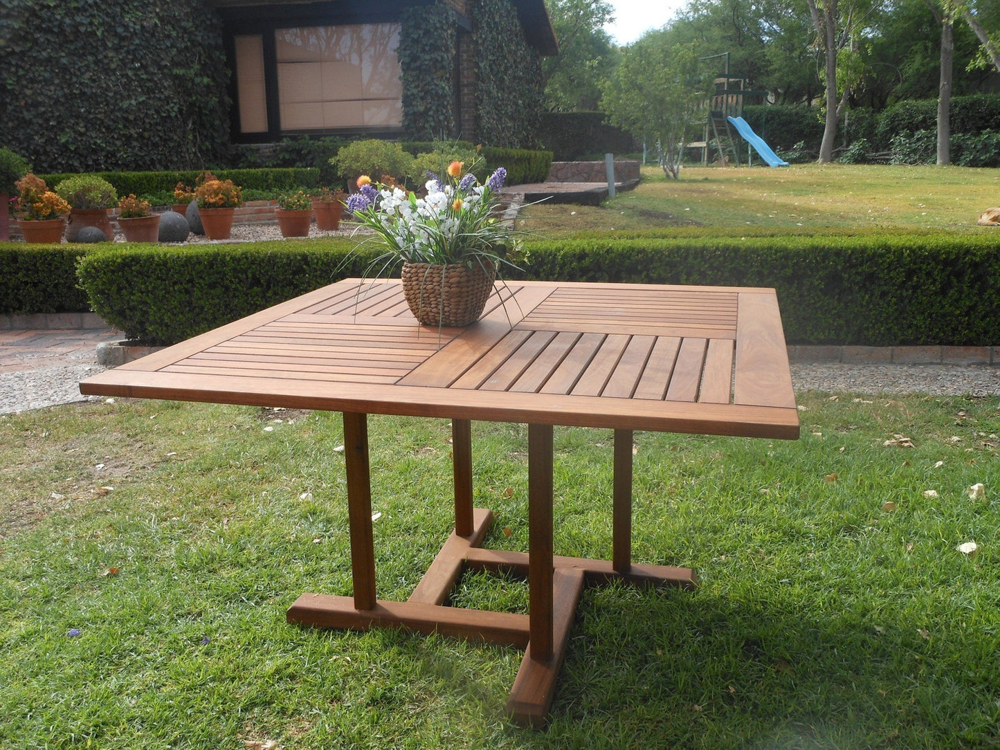 Mesa cuadrada de madera tzalam